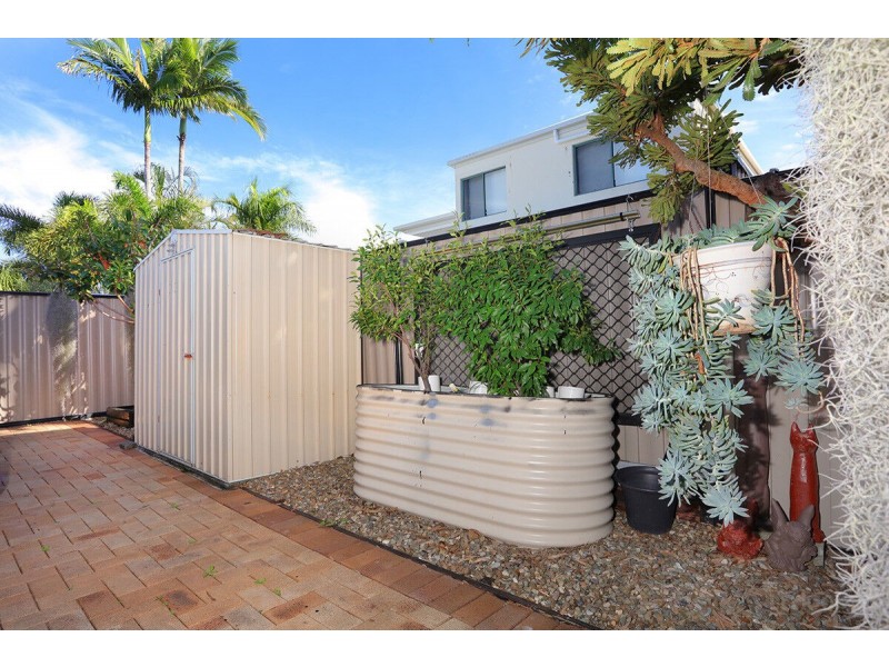 2/17 Lee Road, Runaway Bay QLD 4216