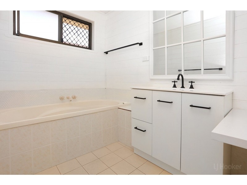 11 Topaz Court, Hollywell QLD 4216