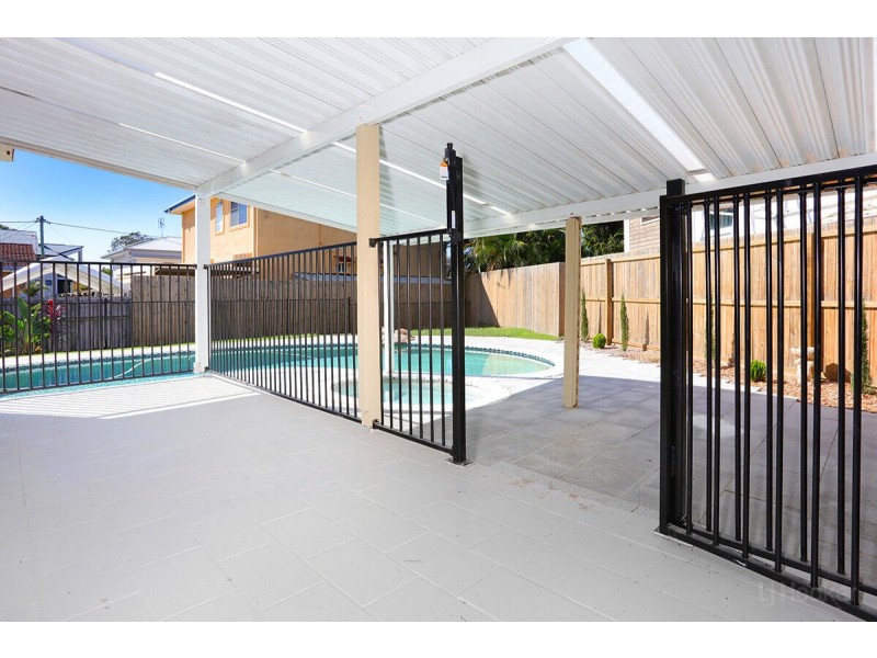 11 Topaz Court, Hollywell QLD 4216