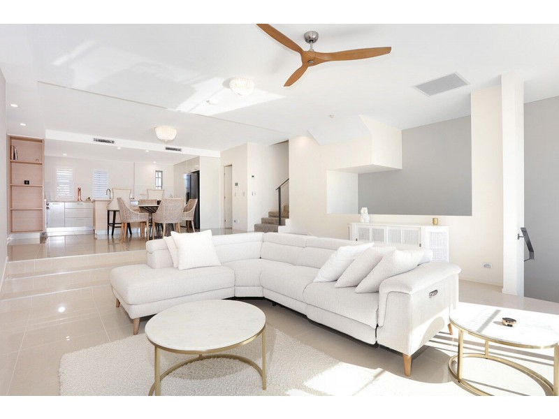 102 John Lund Drive, Hope Island QLD 4212