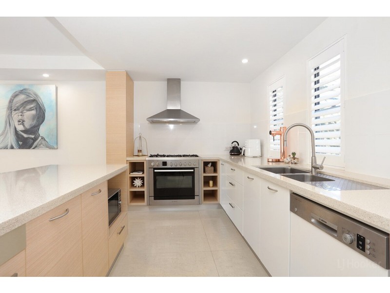 102 John Lund Drive, Hope Island QLD 4212