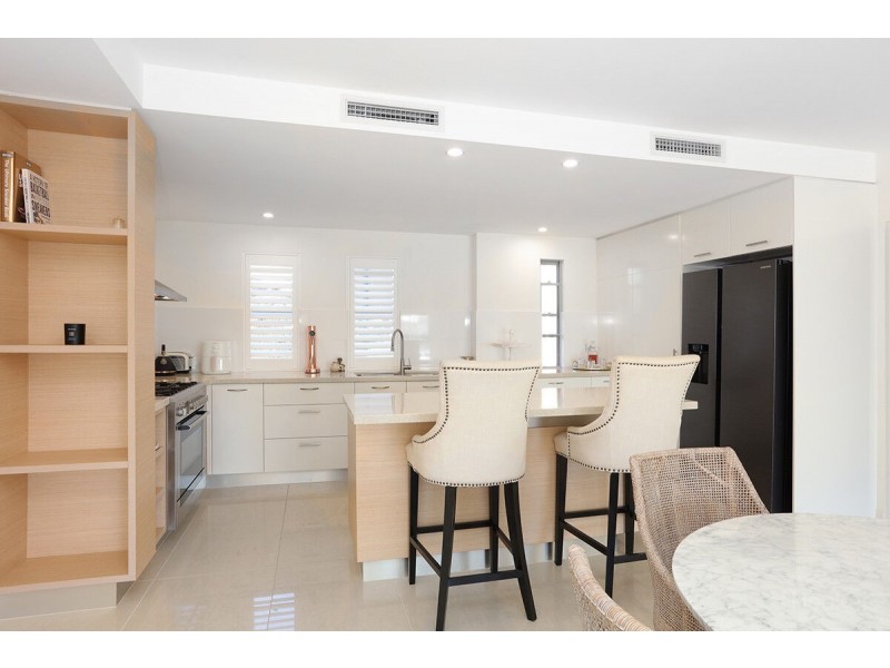 102 John Lund Drive, Hope Island QLD 4212