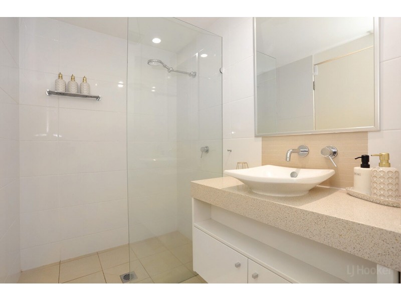 102 John Lund Drive, Hope Island QLD 4212