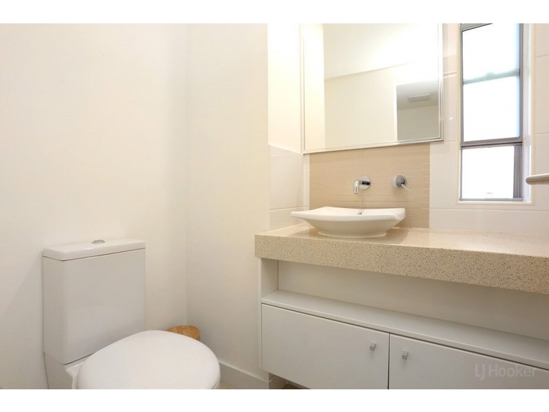 102 John Lund Drive, Hope Island QLD 4212