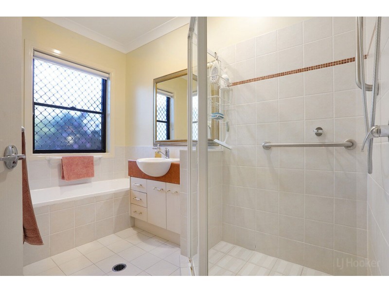 84/76 Bayview Street, Runaway Bay QLD 4216