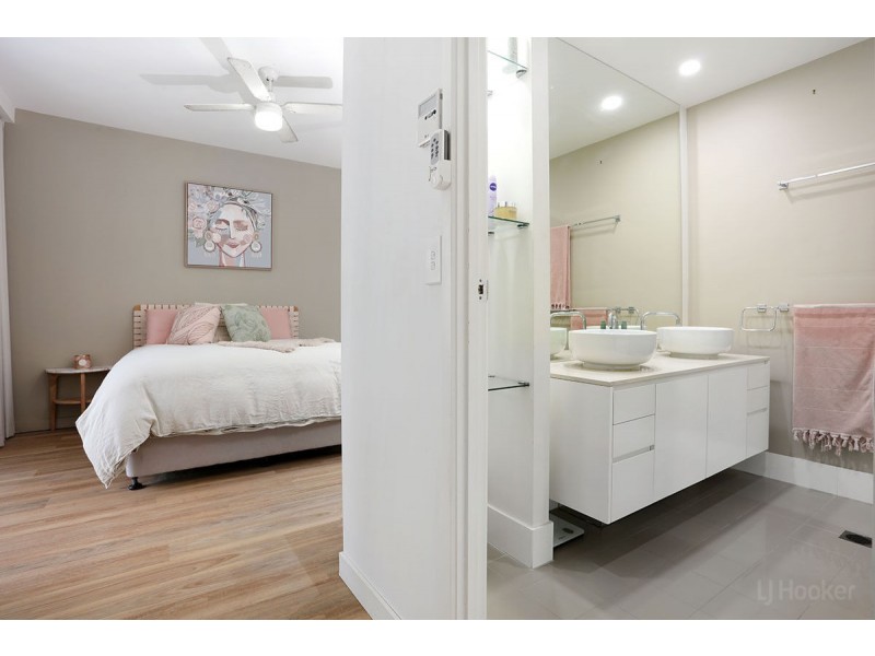 1006/438 Marine Parade, Biggera Waters QLD 4216