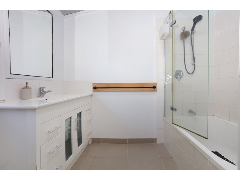 69 Bernecker Street, Carina QLD 4152