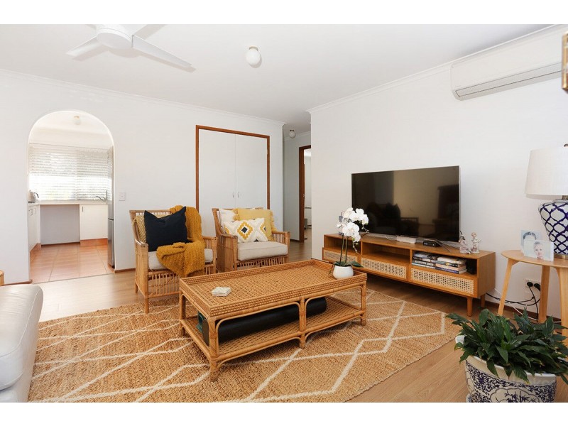 1/12 Robin Joy Close, Labrador QLD 4215