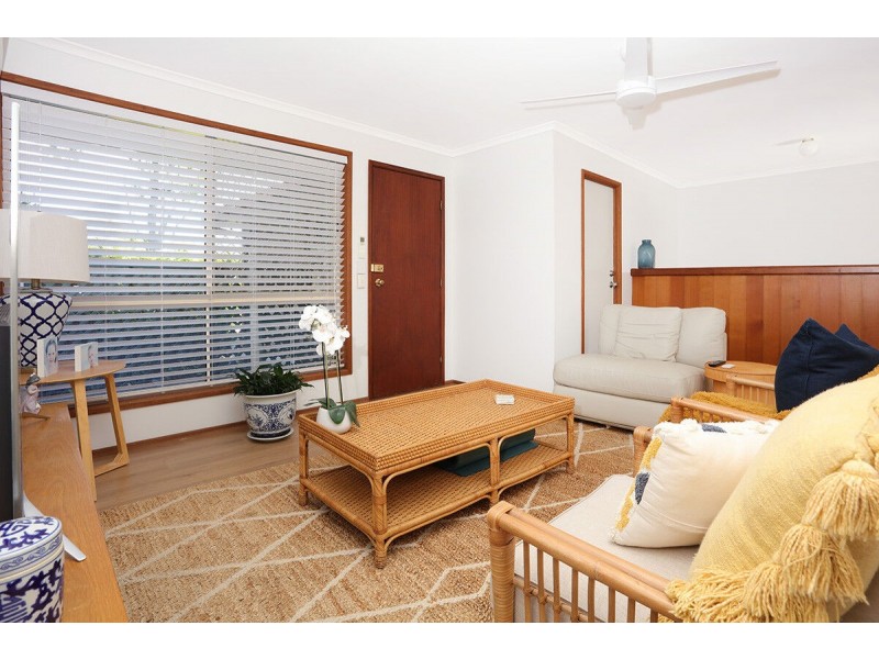 1/12 Robin Joy Close, Labrador QLD 4215