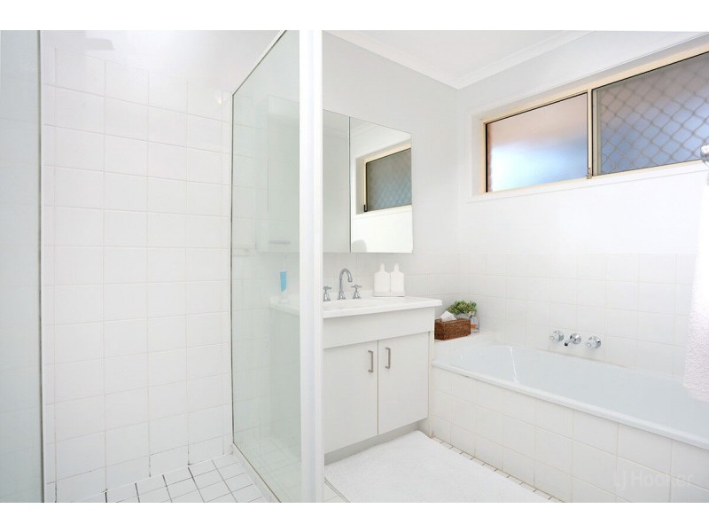 1/12 Robin Joy Close, Labrador QLD 4215