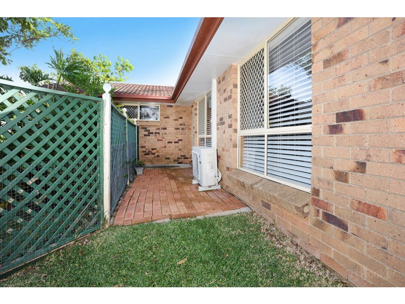 1/12 Robin Joy Close, Labrador QLD 4215