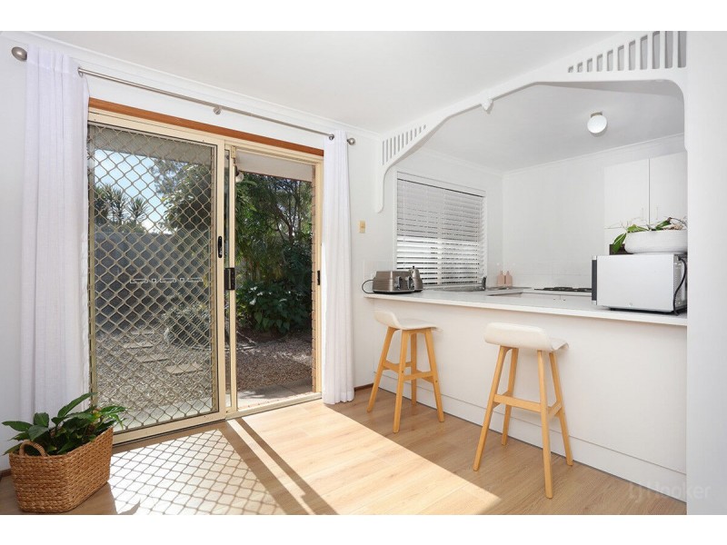 1/12 Robin Joy Close, Labrador QLD 4215