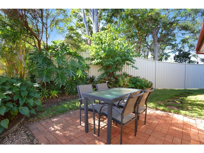 1/12 Robin Joy Close, Labrador QLD 4215
