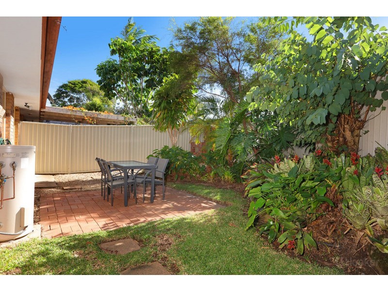 1/12 Robin Joy Close, Labrador QLD 4215