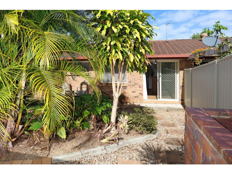 1/12 Robin Joy Close, Labrador QLD 4215