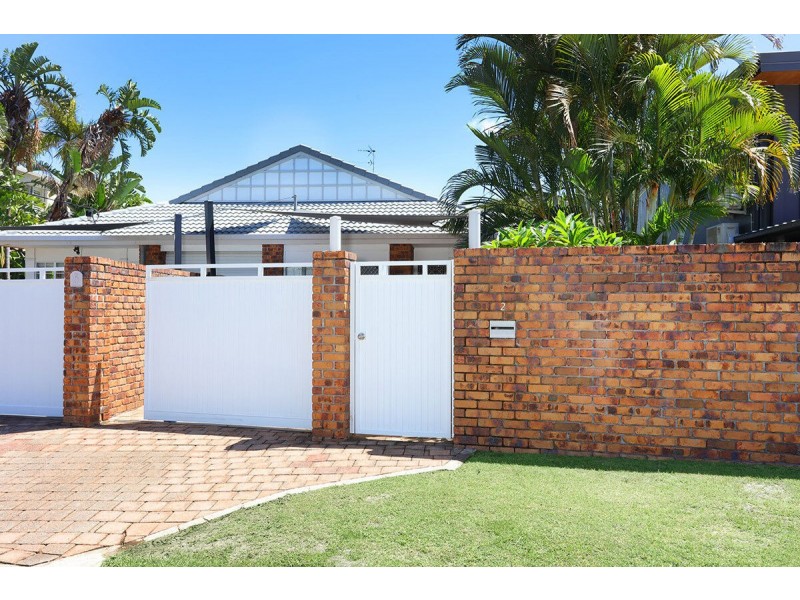 2/5 Cassia Street, Runaway Bay QLD 4216