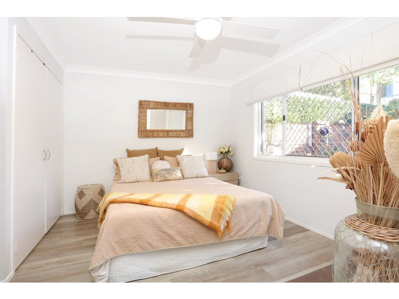 2/5 Cassia Street, Runaway Bay QLD 4216