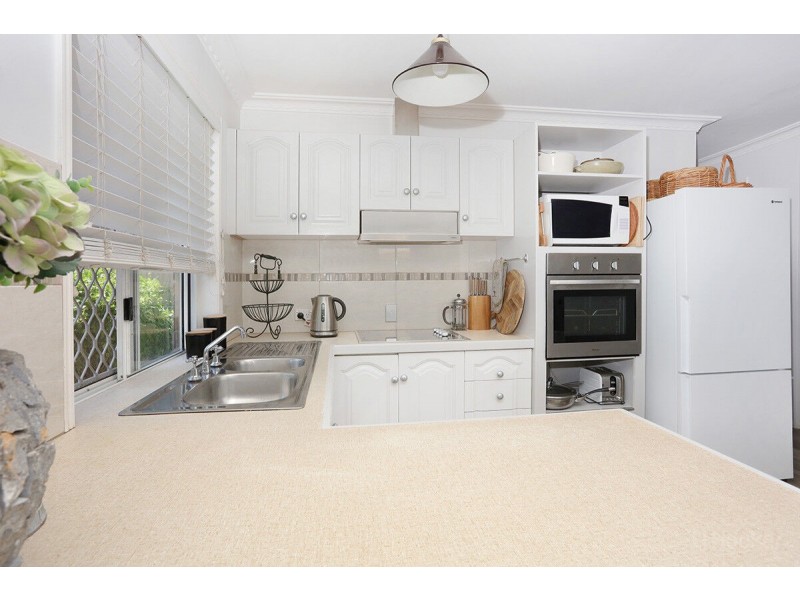 2/5 Cassia Street, Runaway Bay QLD 4216