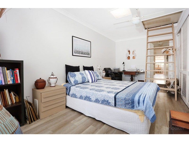 2/5 Cassia Street, Runaway Bay QLD 4216