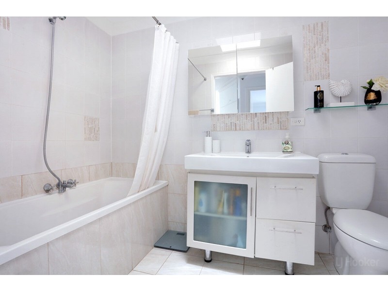 2/5 Cassia Street, Runaway Bay QLD 4216