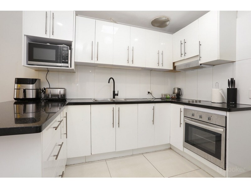 2/28 Kangaroo Avenue, Coombabah QLD 4216