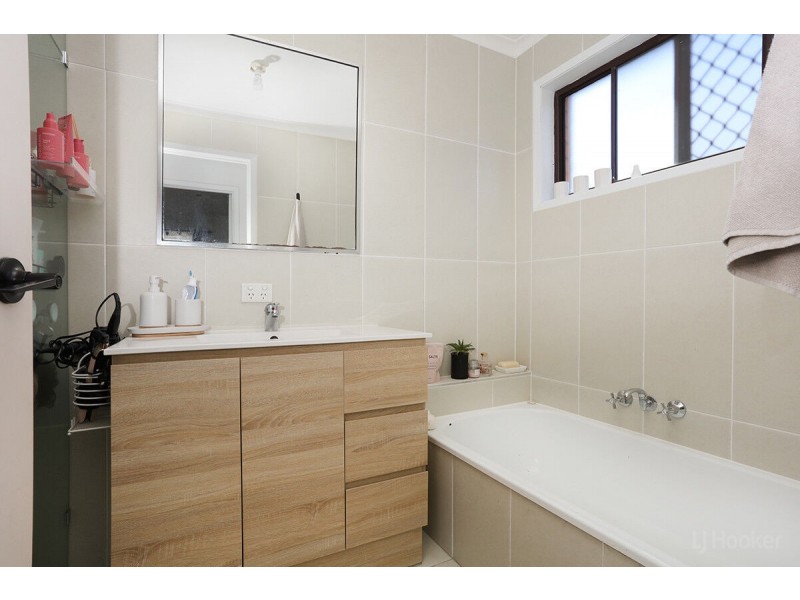 2/28 Kangaroo Avenue, Coombabah QLD 4216