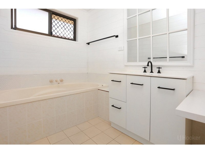 11 Topaz Court, Hollywell QLD 4216