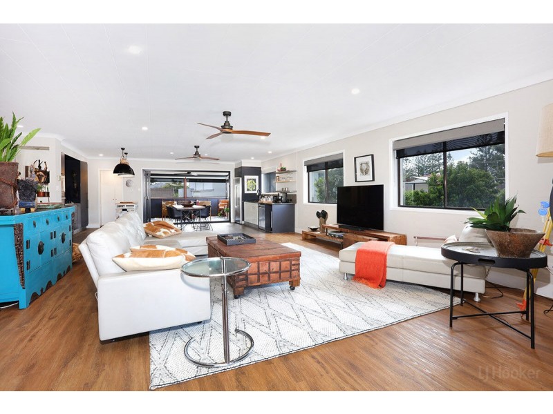 2/3 Muscovey Avenue, Paradise Point QLD 4216