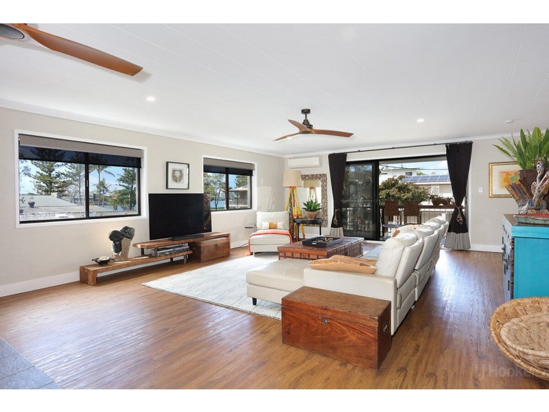2/3 Muscovey Avenue, Paradise Point QLD 4216