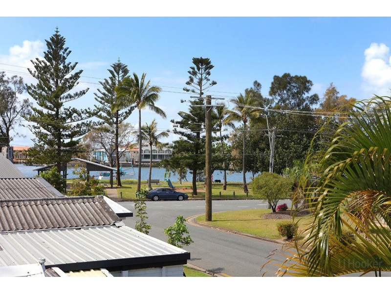 2/3 Muscovey Avenue, Paradise Point QLD 4216