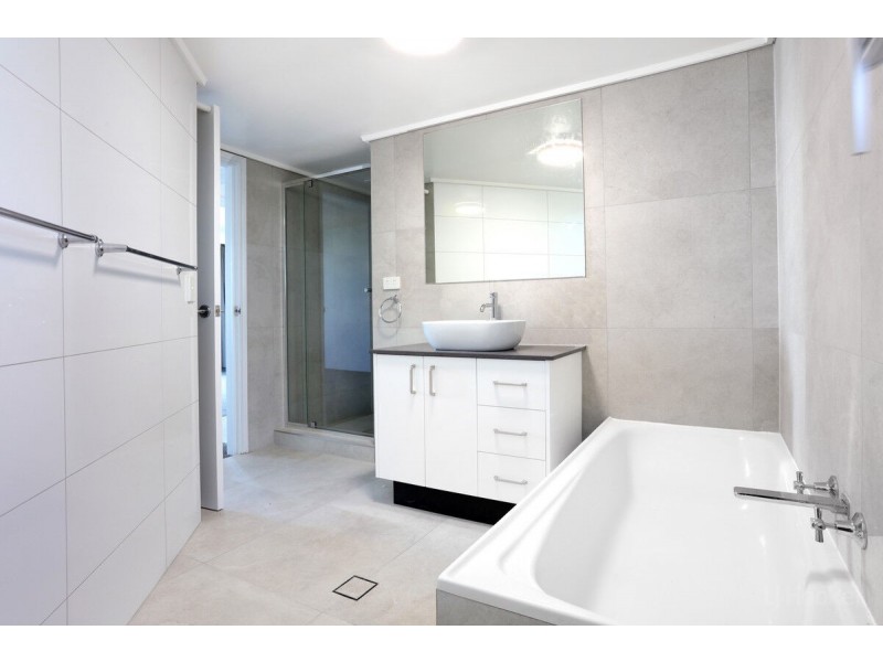 2/249 Bayview Street, Hollywell QLD 4216