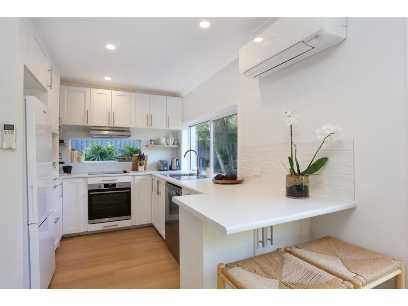 2/18 Nankeen Avenue, Paradise Point QLD 4216