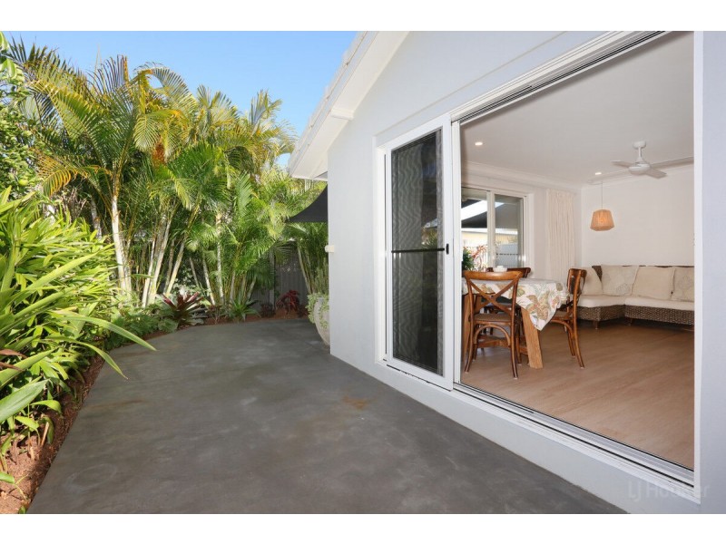 2/18 Nankeen Avenue, Paradise Point QLD 4216