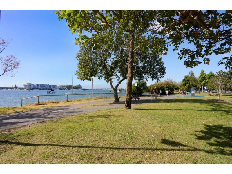 2/18 Nankeen Avenue, Paradise Point QLD 4216