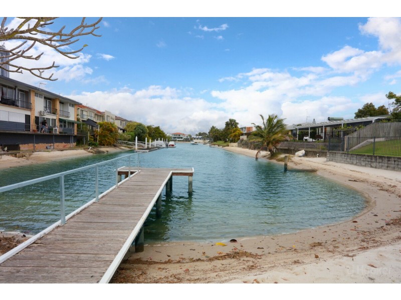 10/2 T E Peters Drive, Broadbeach Waters QLD 4218