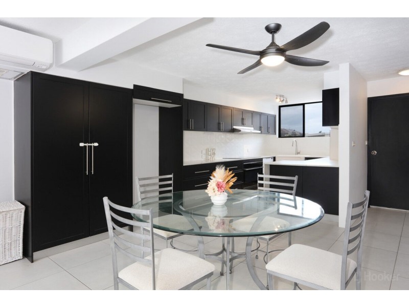 10/2 T E Peters Drive, Broadbeach Waters QLD 4218
