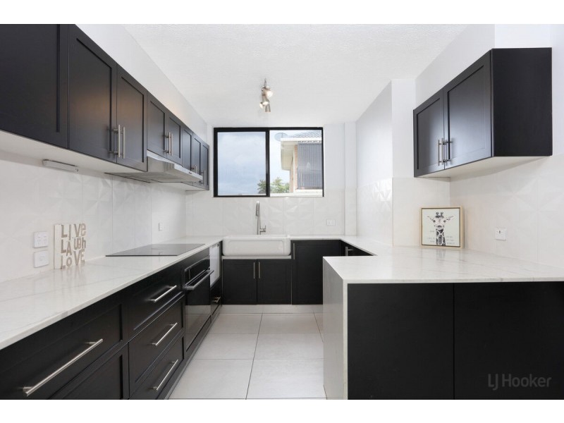 10/2 T E Peters Drive, Broadbeach Waters QLD 4218