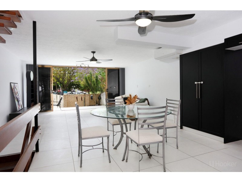 10/2 T E Peters Drive, Broadbeach Waters QLD 4218