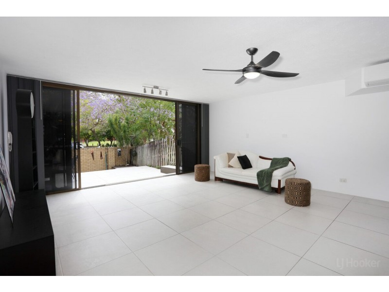 10/2 T E Peters Drive, Broadbeach Waters QLD 4218