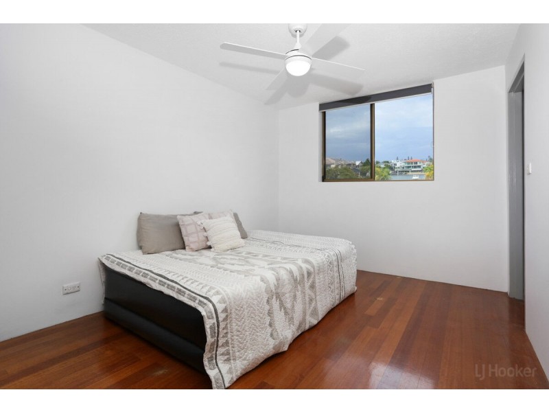 10/2 T E Peters Drive, Broadbeach Waters QLD 4218