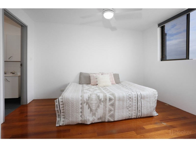 10/2 T E Peters Drive, Broadbeach Waters QLD 4218