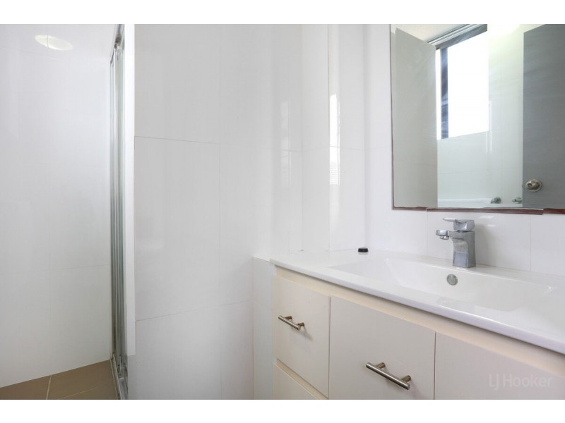 10/2 T E Peters Drive, Broadbeach Waters QLD 4218