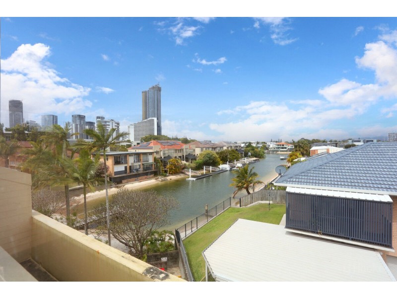 10/2 T E Peters Drive, Broadbeach Waters QLD 4218