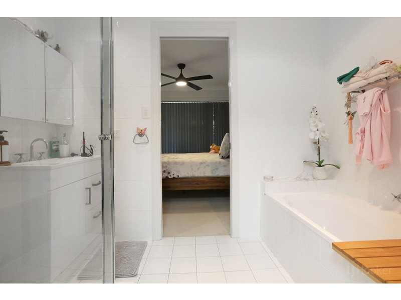 4/427 Oxley Drive, Runaway Bay QLD 4216