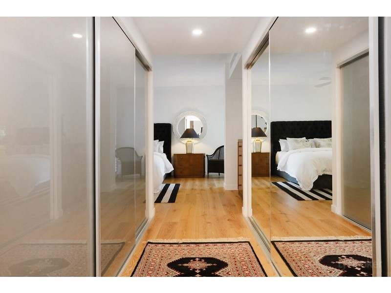 6101/2 Ephraim Island, Paradise Point QLD 4216