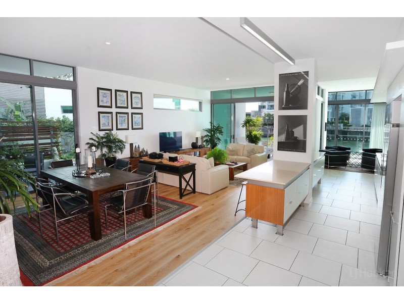 6101/2 Ephraim Island, Paradise Point QLD 4216