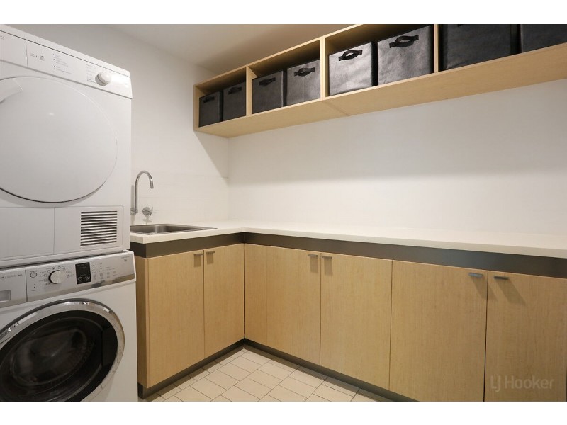 6101/2 Ephraim Island, Paradise Point QLD 4216