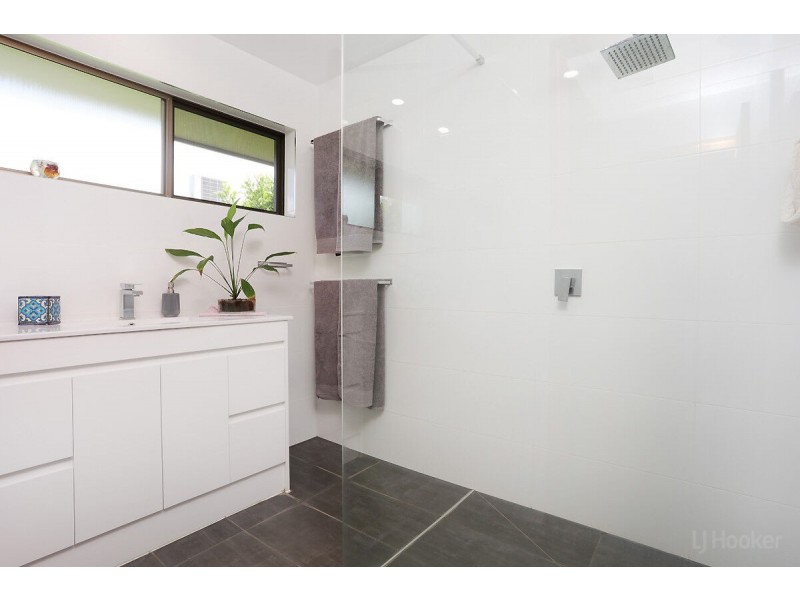55 Matthew Flinders Drive, Paradise Point QLD 4216