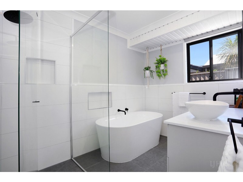 10 Barrine Crescent, Coombabah QLD 4216