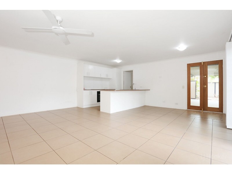2/49 Morinda Way, Labrador QLD 4215